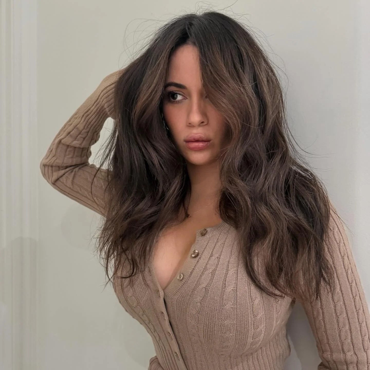 How is she even real?!? I think we captured the perfect amount of light and dark on this spicy mami. Also @hairbynatalie.nl styled her to perfection 🤤✨.