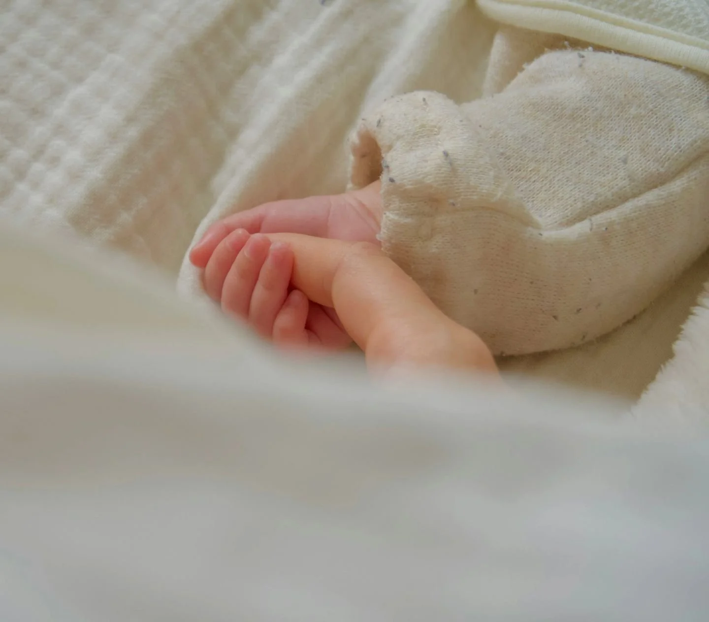 Gentle signs a family may benefit from personalized sleep support: 
 
 ✨Frequent nighttime wake-ups, even with consistent routines 
 
 ✨Restless bedtime struggles that leave your little one, and you unsettled 
 
 ✨ Ongoing worry or exhaustion that li