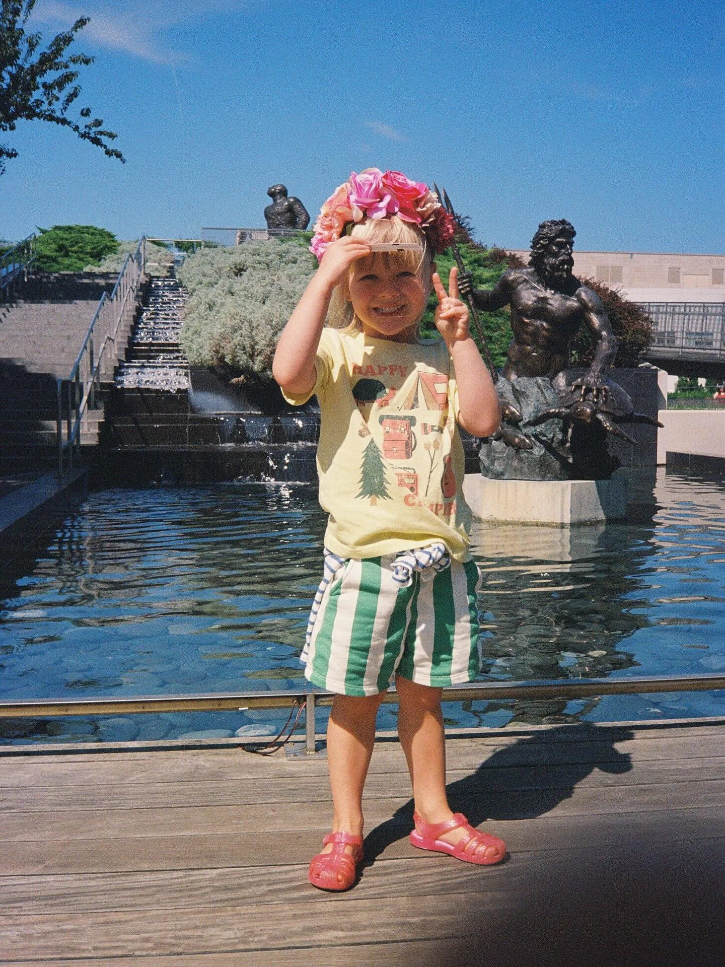 more 35 mm from this summer 🩷⚡️💫✨🪶🫧
-

#olympus #olympusaf1twin #35mmfilm #kodakultramax400 #retoamberd400 #photography #familyphotos #summertime #freepubliclibrary #philadelphialibrary #film
