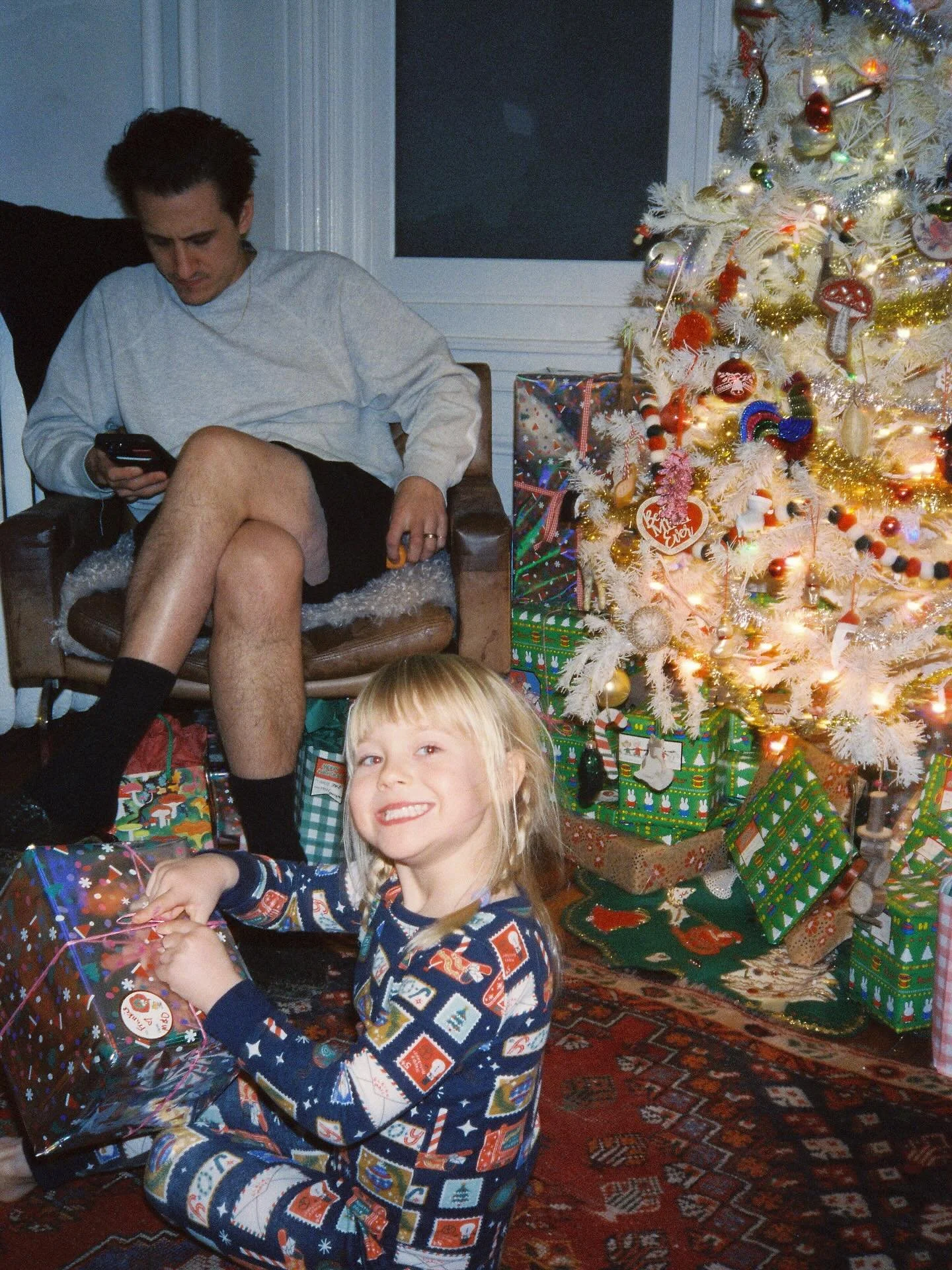 35mm roll of #amber800t . It includes miracle on 13th st, the big now, and christmas at the house :) 

-

-

#olympus #olympusaf1twin #35mmfilm #retrofilm #photography #familyphotos #summertime #freepubliclibrary #philadelphialibrary #film #amber800f