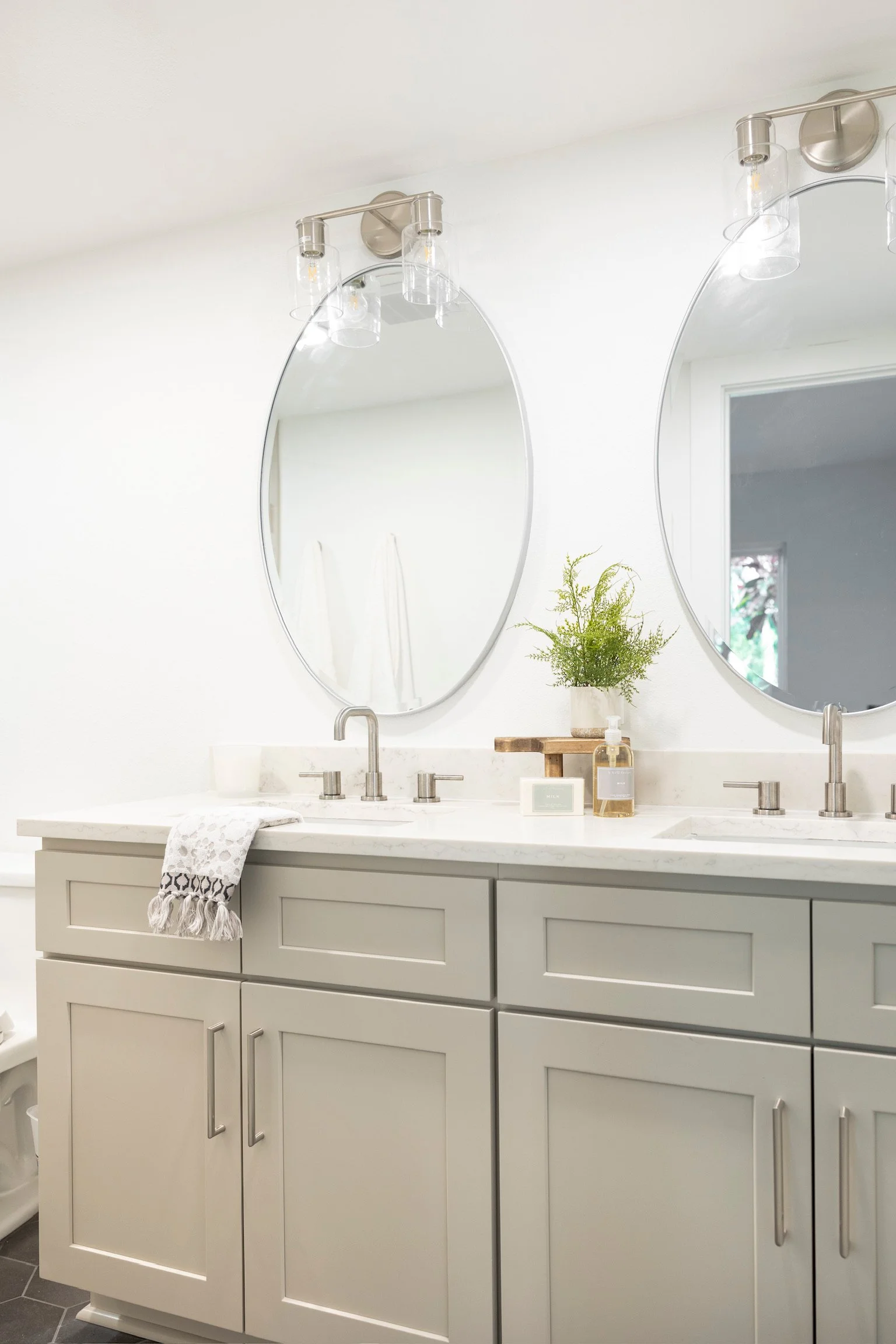 Young Kitchen Image 6