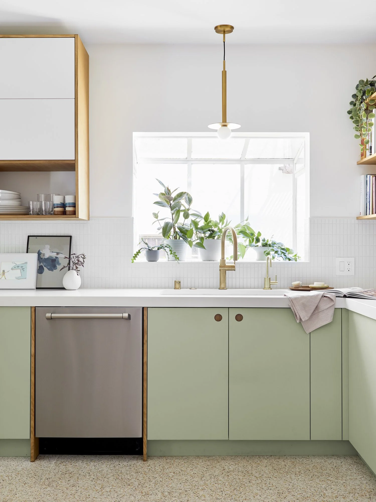 GreenWhiteKitchen_VHD_13.jpg