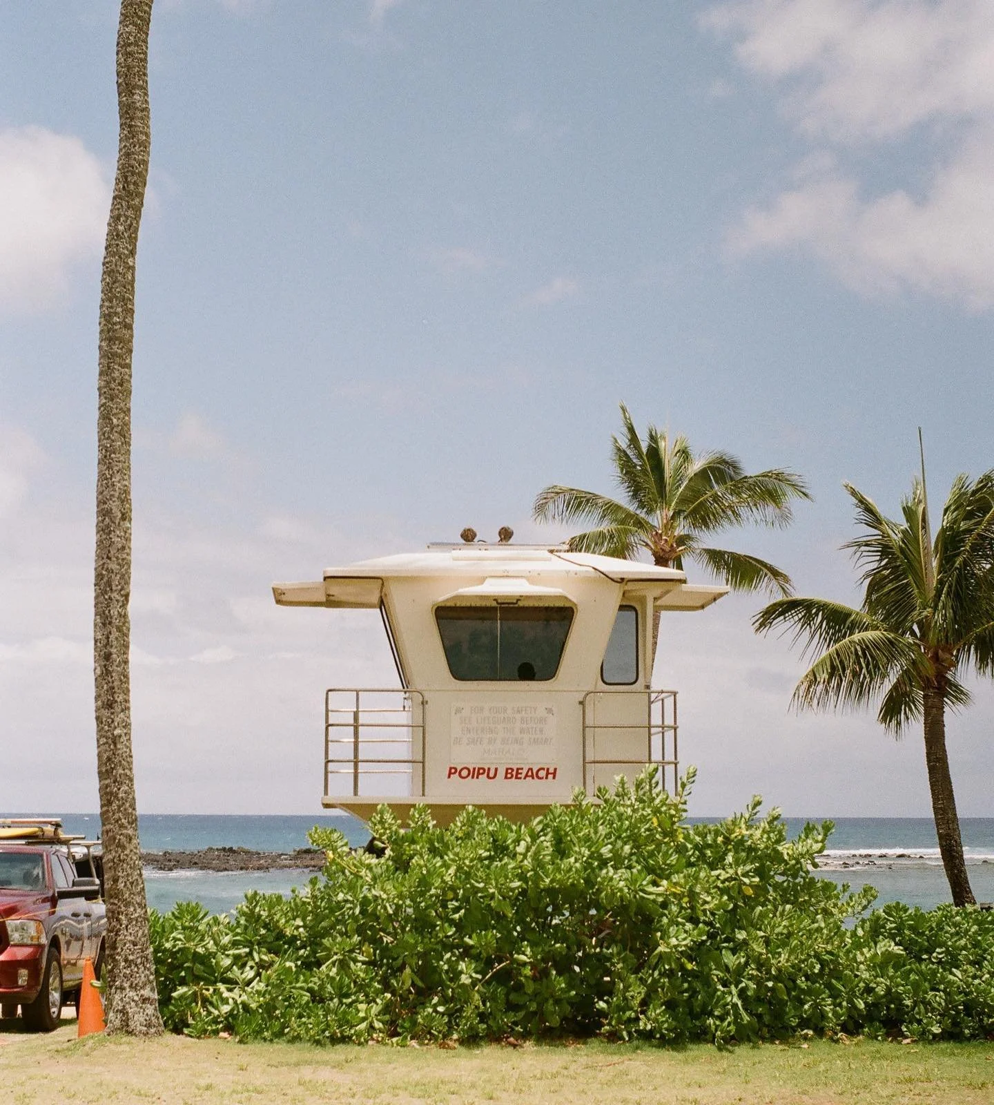 Kauai on film 🎞 Shoutout to everyone sticking with me for the endless Kauai photo dump 🙈 

Pentax ME Super + 50 mm f/1.4
Mix of #35mm #kodakgold200 and #fujifilm200 (last photo is from a Kodak disposable)
All developed and scanned by @richardphotol