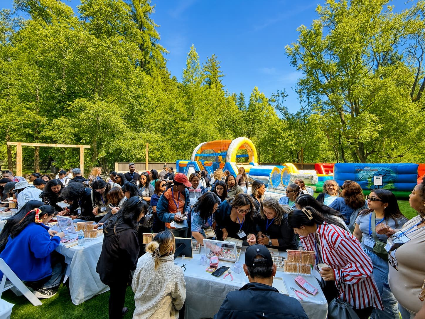 charm-bar-jewelry-station-with-guests-choosing-bracelets.jpg