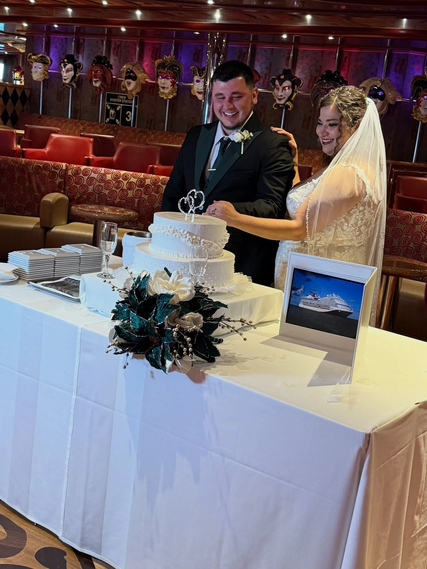 ✨Congratulations to Justin &amp; Kristina onboard Carnival Dream!