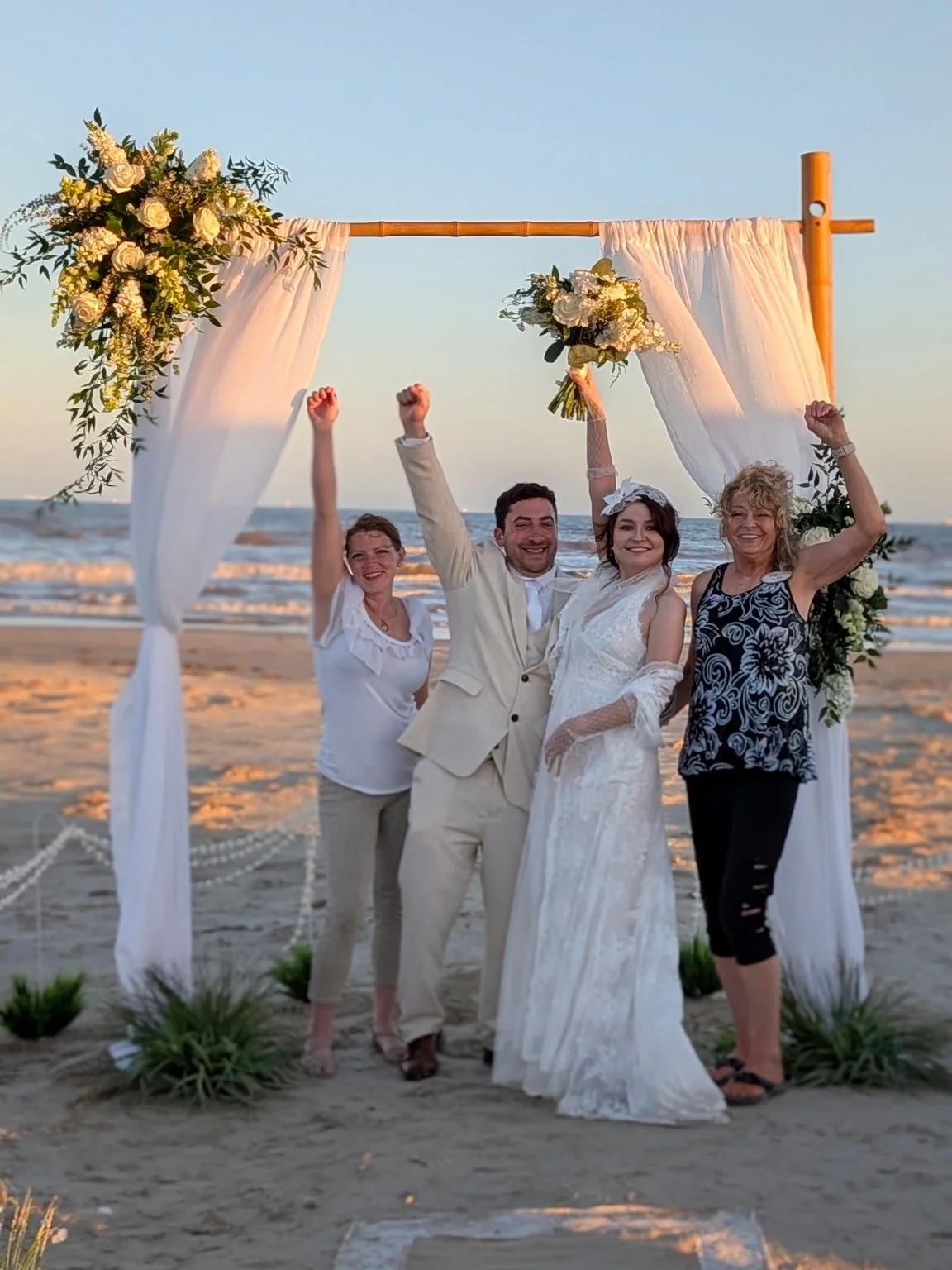 Napheesa Yiltiz &amp; Vasilis Mavratsas said &ldquo;I do&rdquo; with the ocean breeze, soft sand beneath their feet, and a sunset that felt like it was painted just for them. 💍☀️

At The Total Wedding Experience, we live for moments like this where 