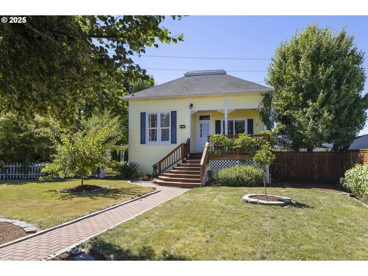 985 E College St Mt Angel OR 97362