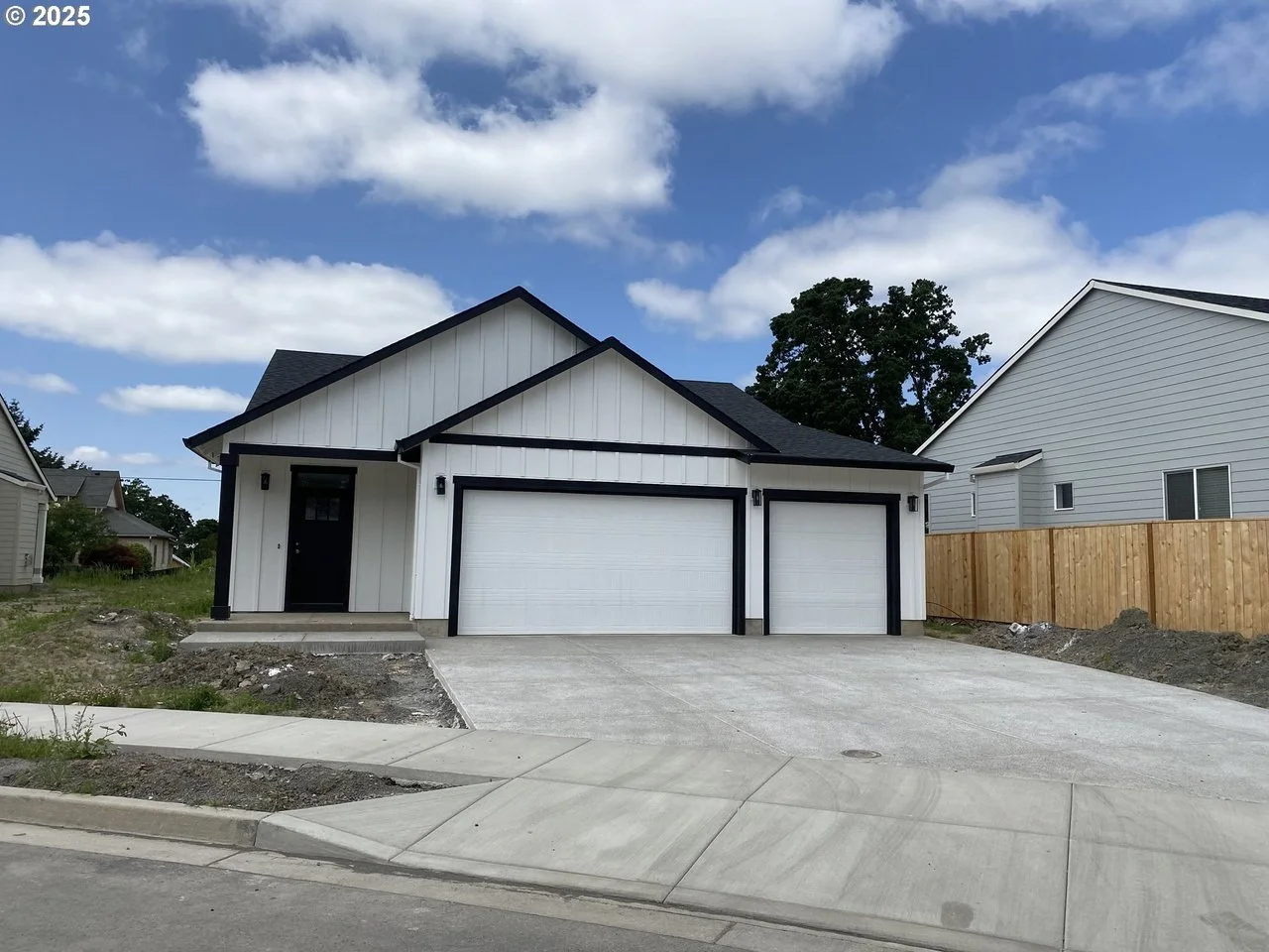 665 Parker Loop Silverton OR 97381