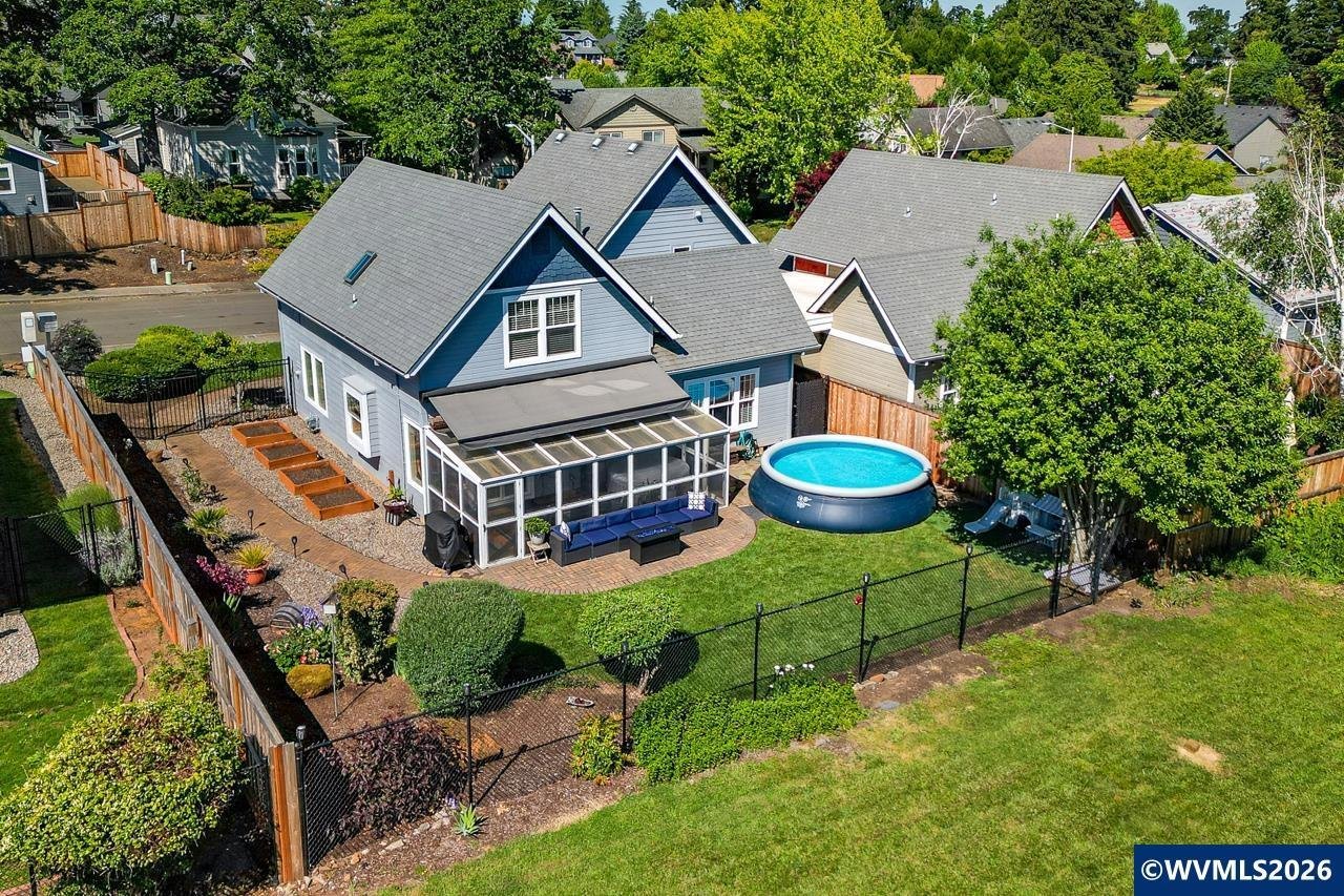 38 Denmark Lp Silverton OR 97381