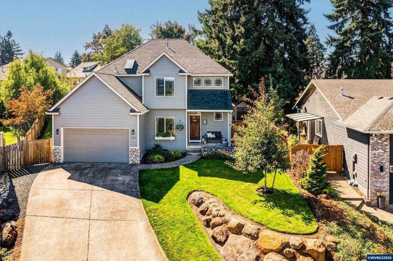 207 Sweden Cir Silverton OR 97381