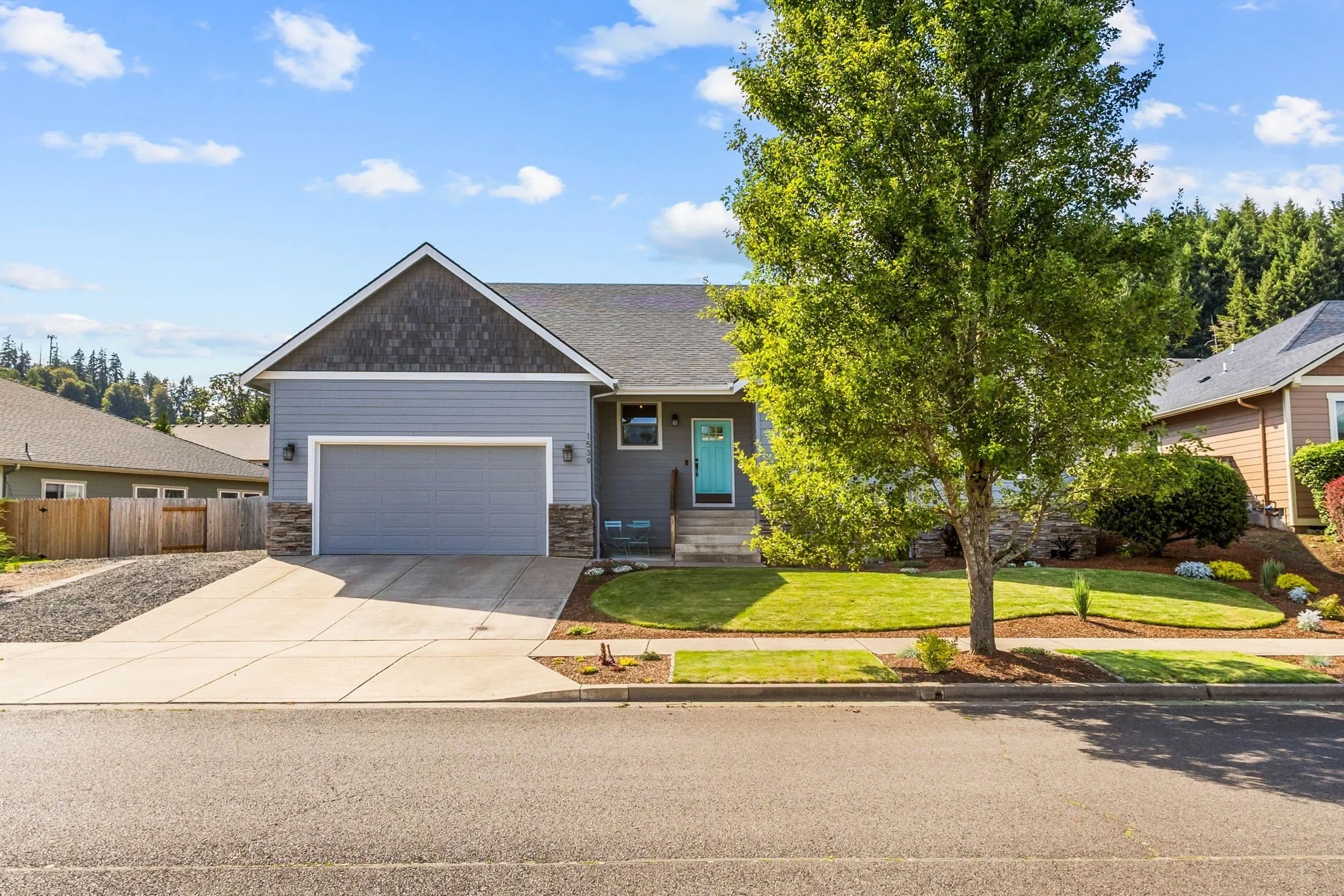 1539 Lakeview Dr, Silverton, OR 97381