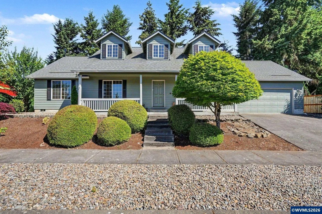 916 Travis Dr NE, Silverton, OR 97381