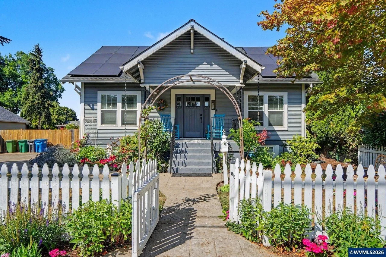 914 Pine St NE, Silverton, OR 97381