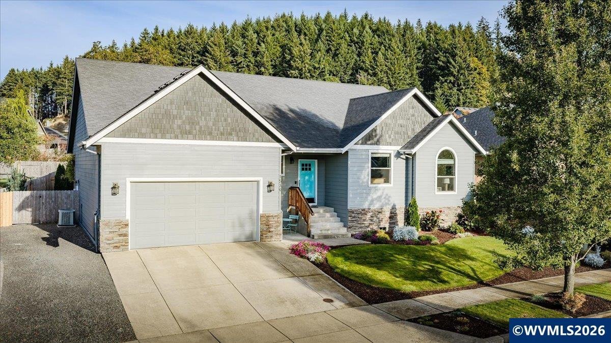 1539 Lakeview Dr NE, Silverton, OR 97381