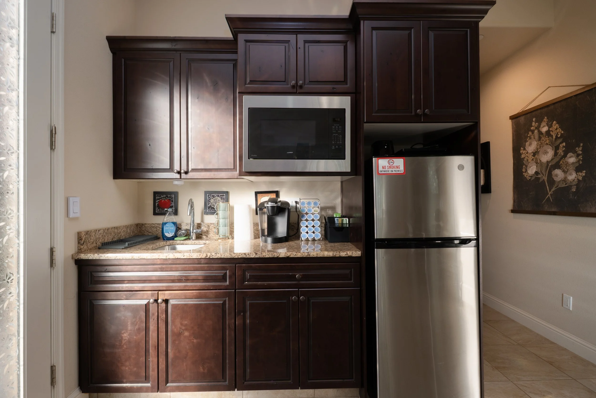 Suite 1 Kitchette.jpg