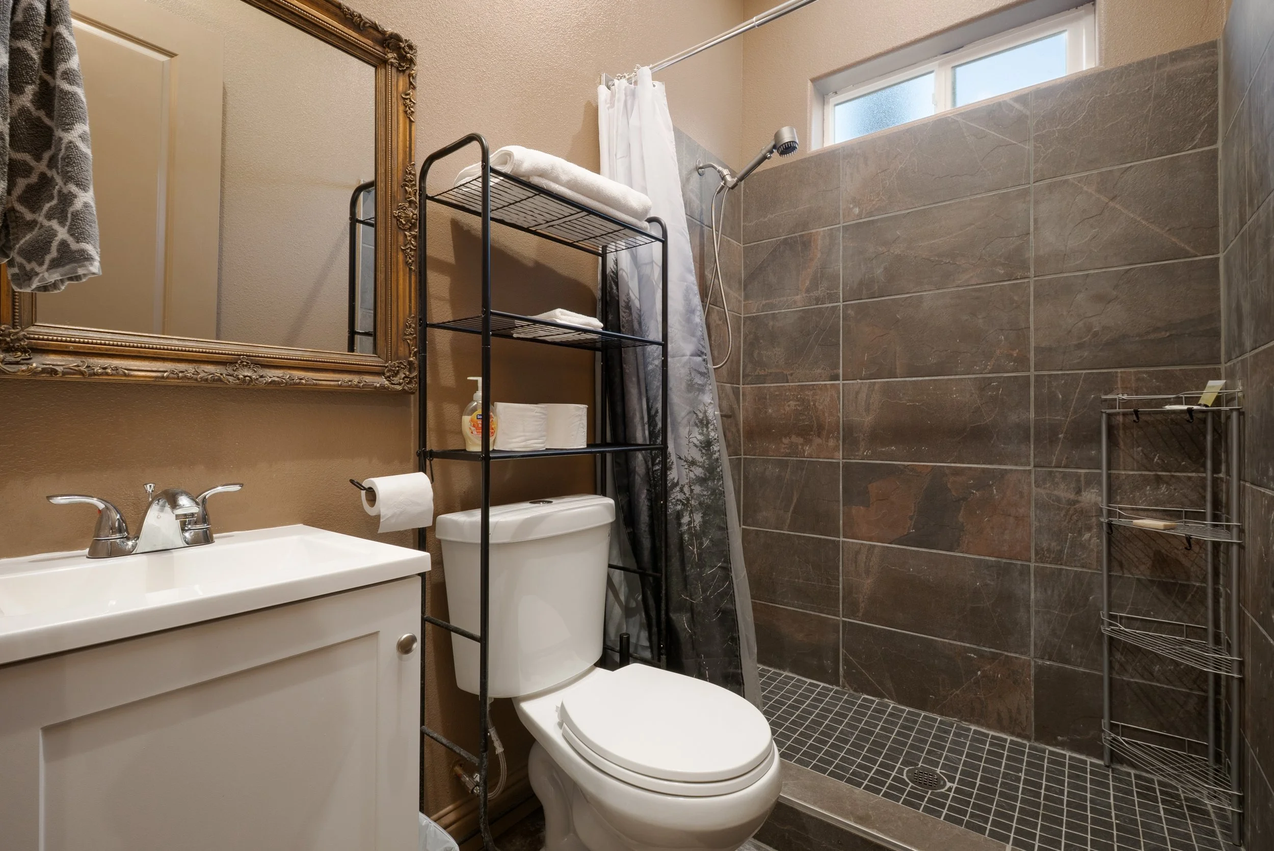 Suite 2 Bathroom.jpg