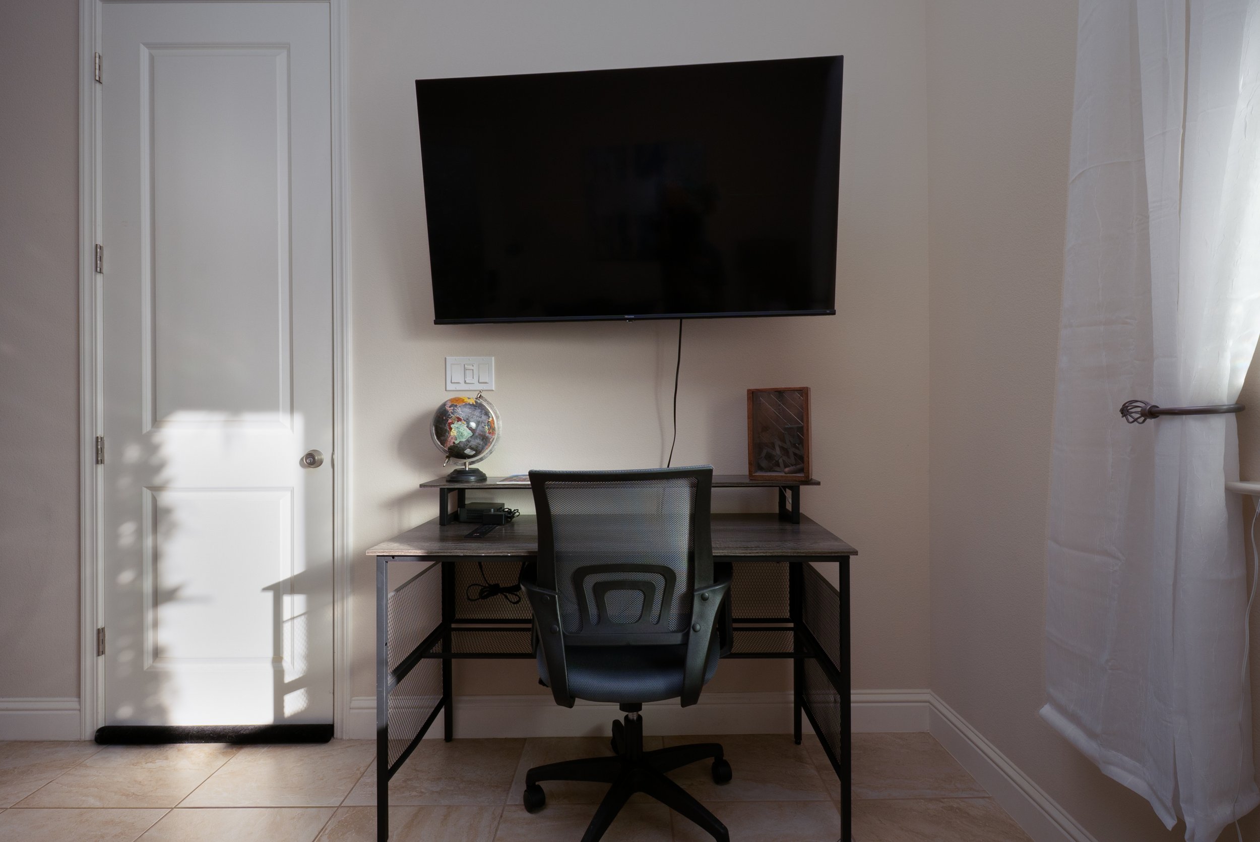 Suite 1 Workstation.jpg