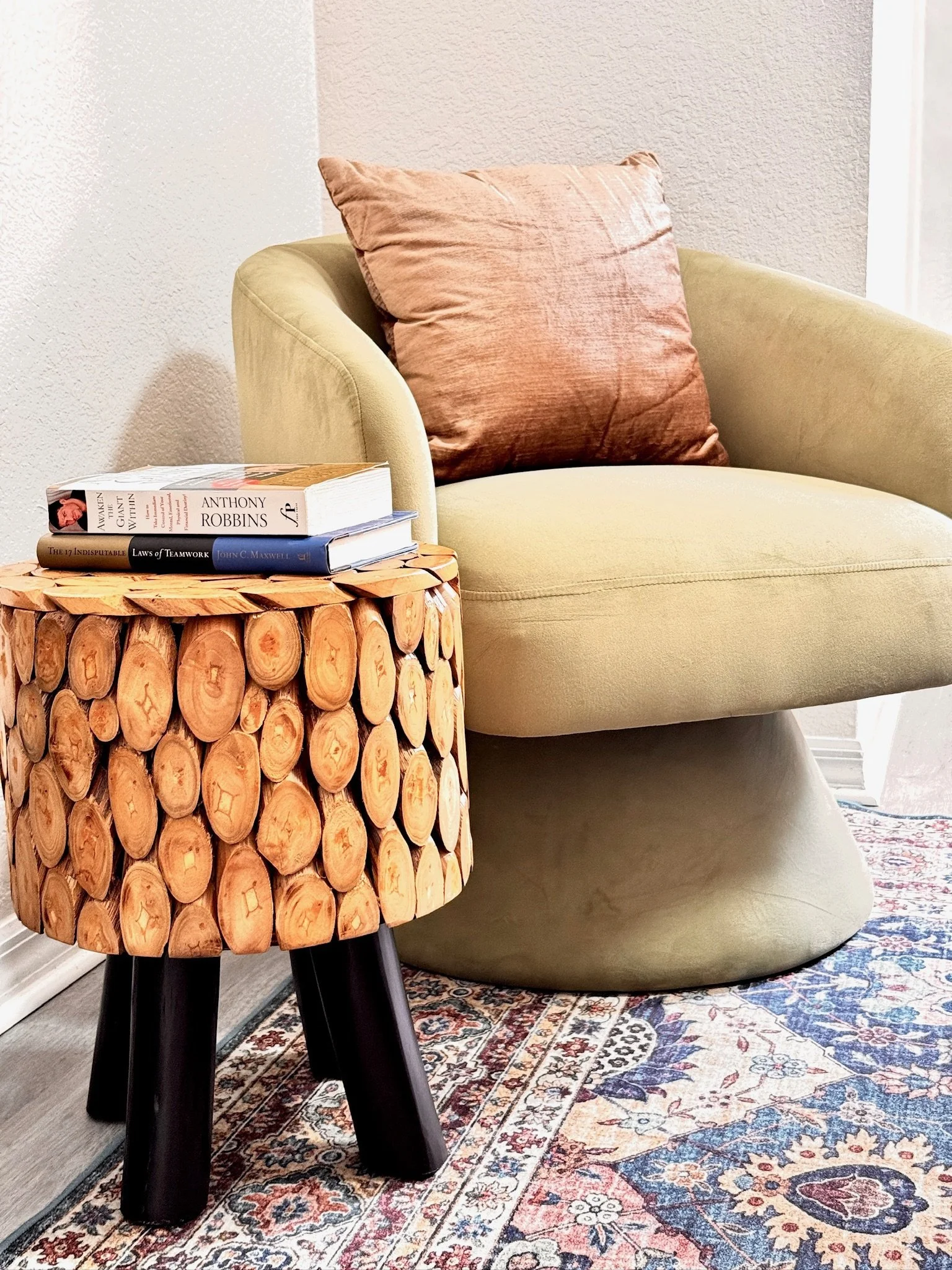 Grab Dream Rentals  Green lounge chair and side table