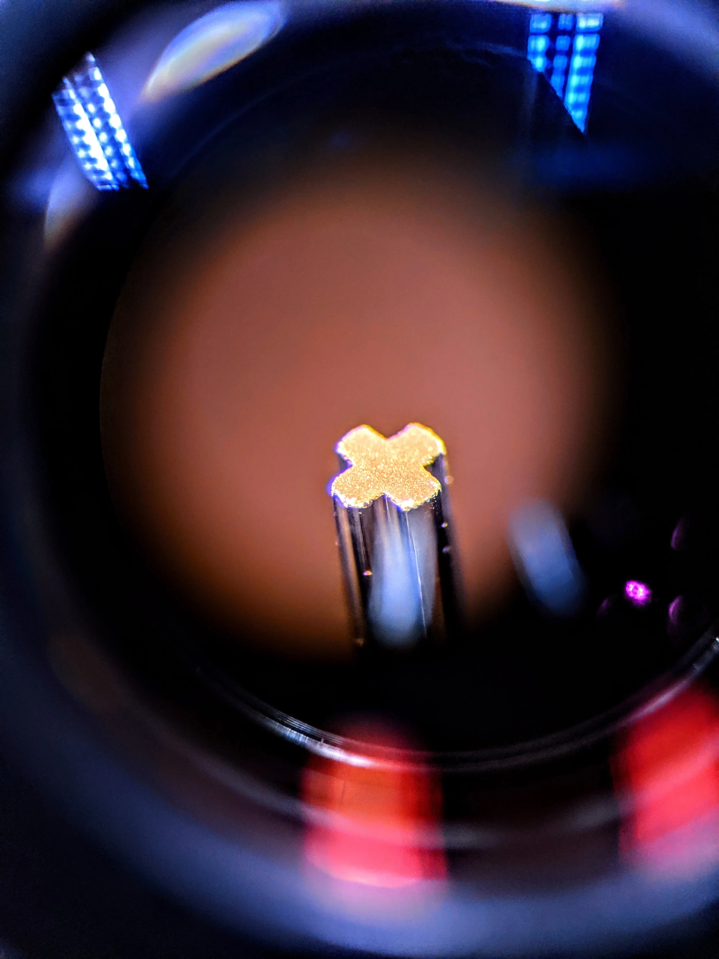 Quartz rod with a special design intended for ultra-high resolution thermometry using a single Josephson junction.