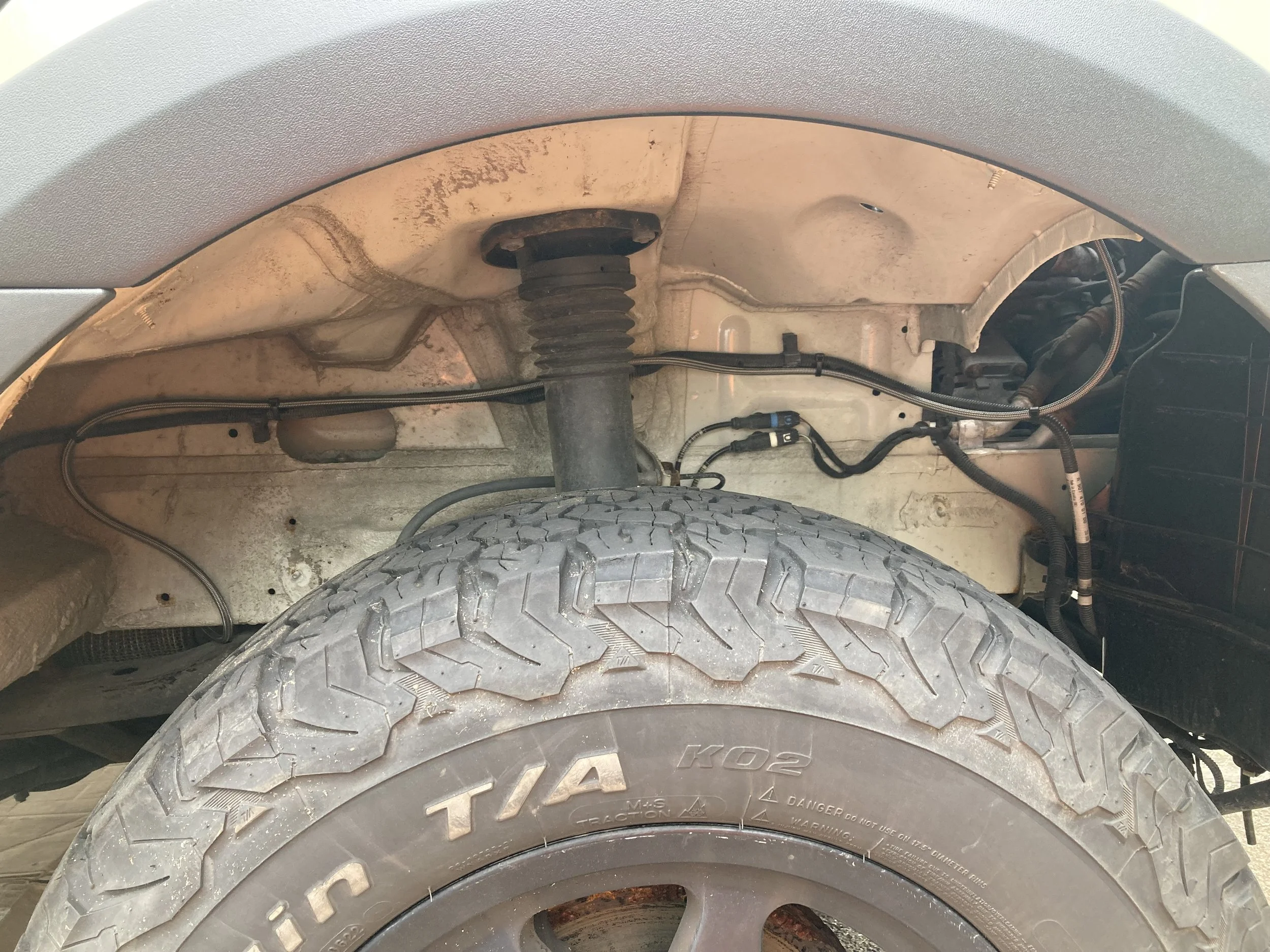 Stainless braided lines run throughout the entire sytem
