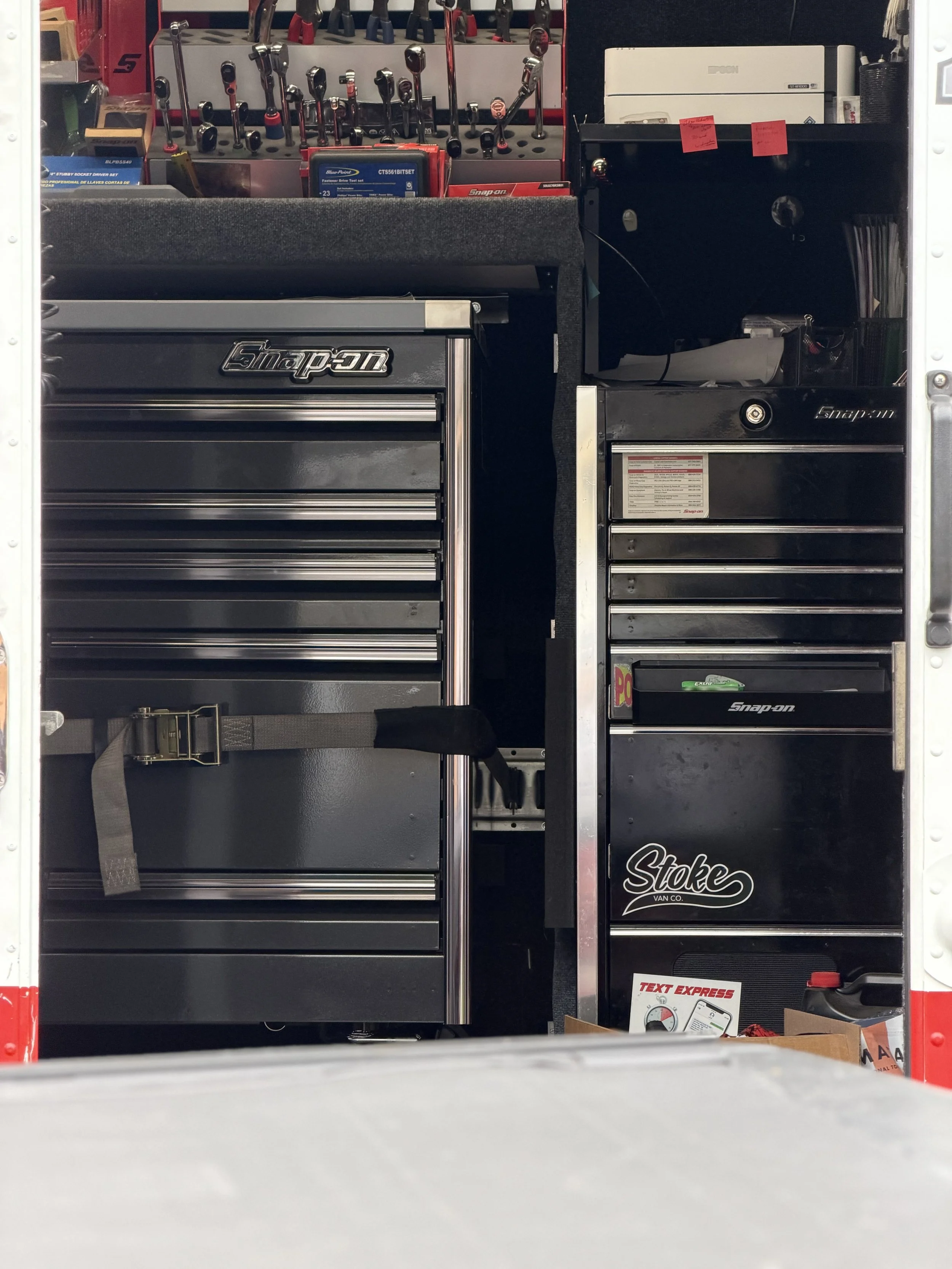 SNAP-ON tool truck shelving
The goal was two shelves that would allow tool storage on top but allow for the transportation of large tool boxes below