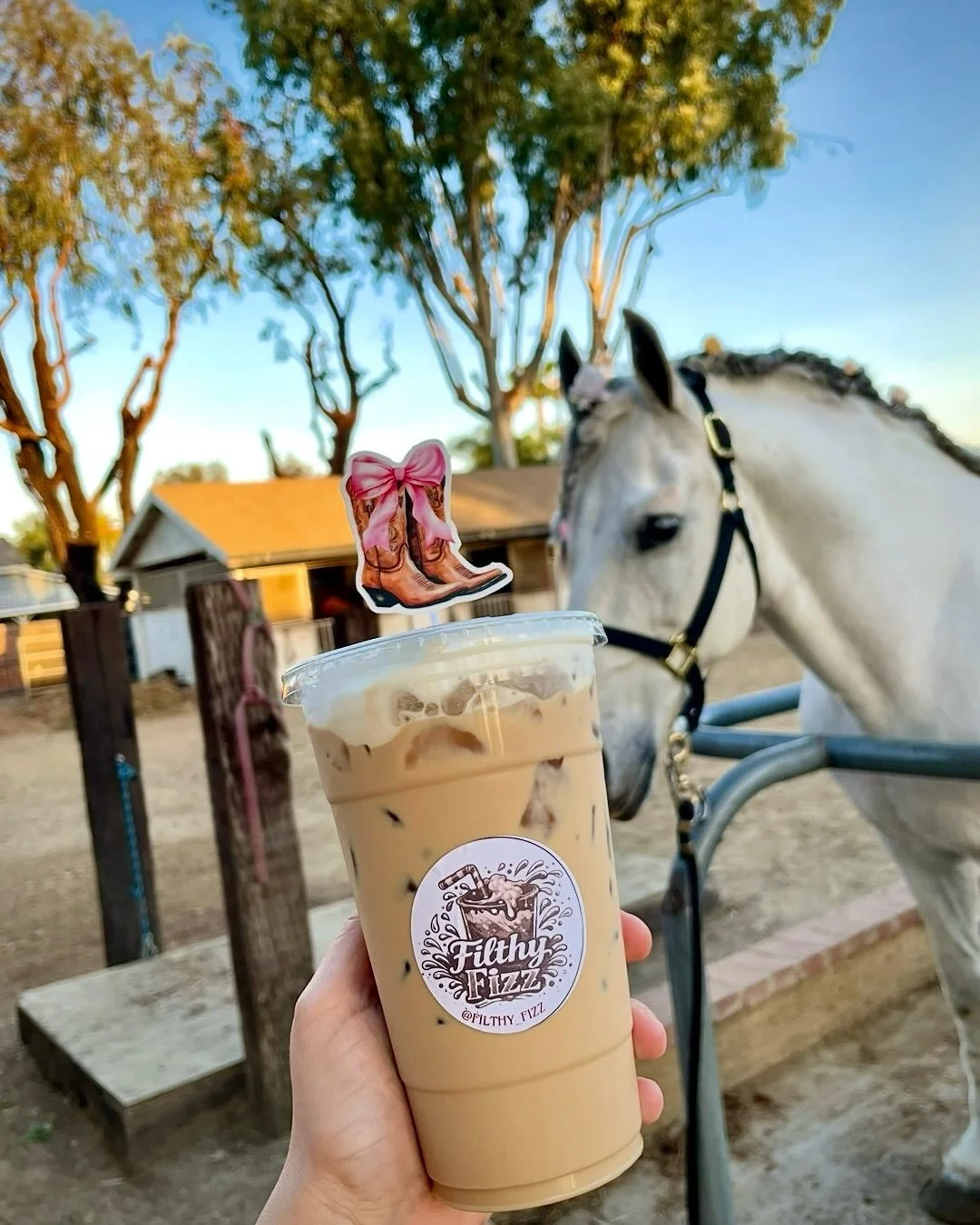 This is her 🤎✨
Faith-filled, surrounded by community, and sipping something cute 🐎🥤
So grateful to be part of moments like this 💌

#glorytogod #dirtysoda #inlandempire #smallbusiness #socal