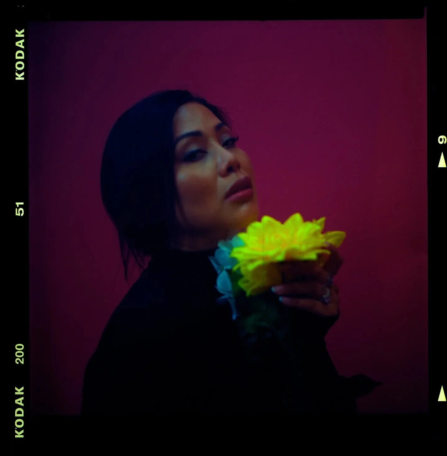 Some portraits for "florecer sin ra&iacute;z"🎥✨ upcoming project with @jessy_wilhem @guzmangonzaa 

Creative Direction and Photos by @steven_galeano_ 
Production company @elevensixtysix