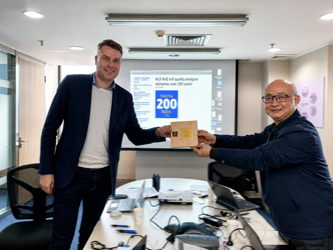 ACA Systems and Voith / BTG China celebrating the delivery of the 200th ACA RoQ Handheld in 2021. Today, the global installed base has grown to over 600 instruments worldwide.