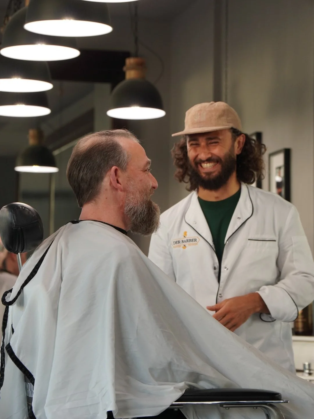 Manchmal reicht ein L&auml;cheln.
Ein gutes Gespr&auml;ch.
Und ein Haarschnitt, der sich einfach richtig anf&uuml;hlt.

Wenn man merkt, dass jemand mit besserer Laune den Stuhl verl&auml;sst,
wei&szlig; man, warum man diesen Job macht. ✂️💈

Ein L&au