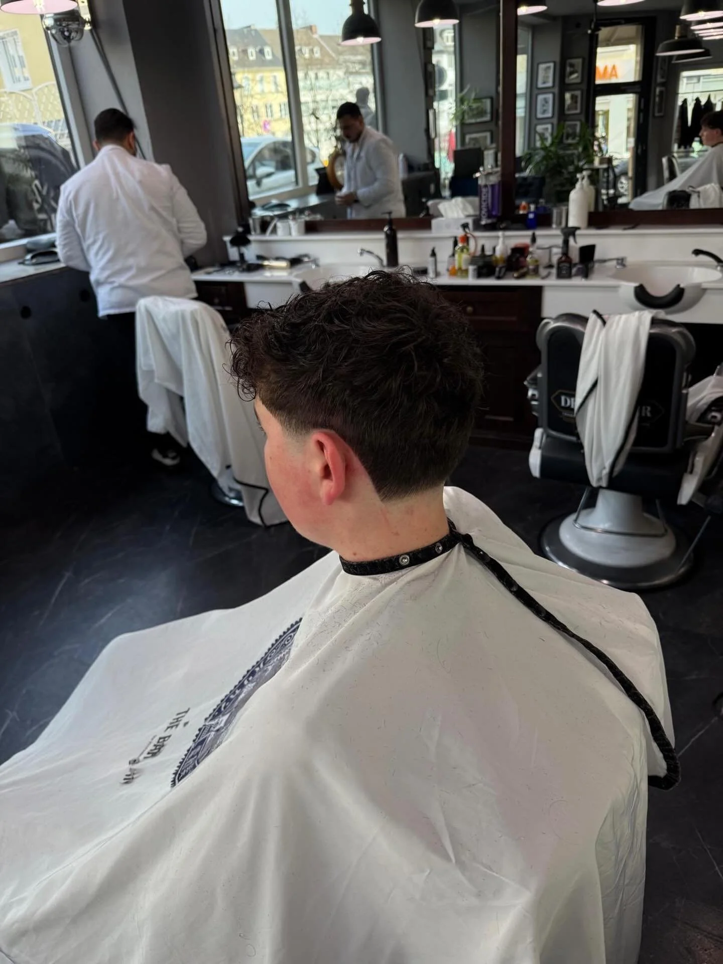 Saubere Linien. Klarer Look.
Manchmal braucht es nur den richtigen Schnitt. ✂️💈

#barber #menstyle #haircut