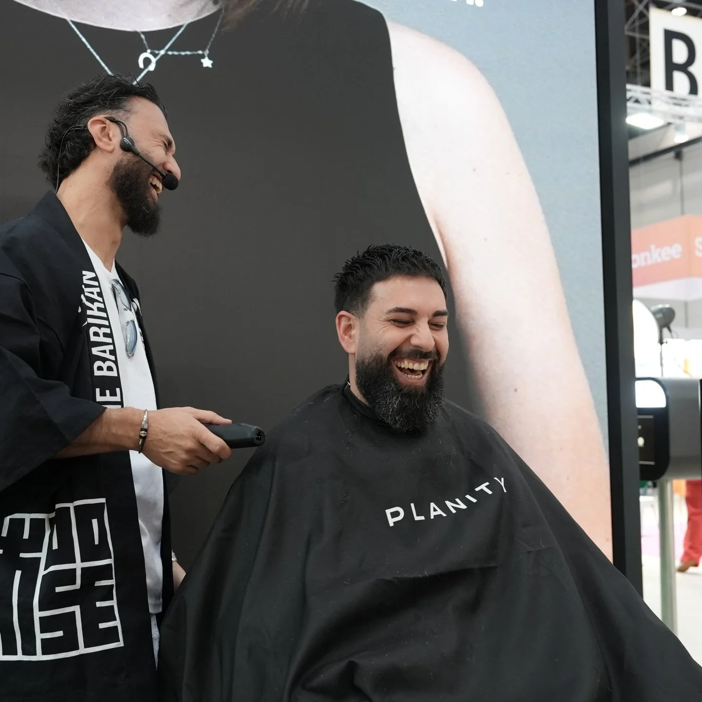 Gro&szlig;es DANKE an Planity f&uuml;r die B&uuml;hne auf der TopHair! 🙌
Ihr wisst ja&hellip; meine gute Laune kommt immer mit ohne Filter und ohne Aus Schalter 😄

Und nat&uuml;rlich auch ein riesiges Dankesch&ouml;n an meine Partner, mit denen wir