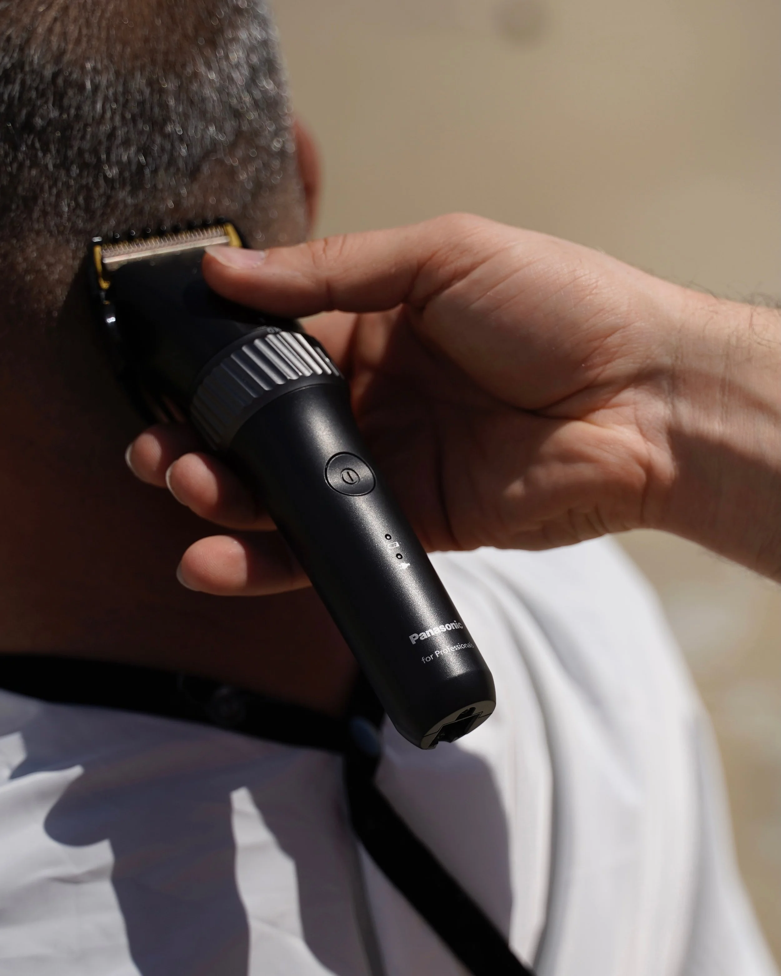 Nach mehreren Monaten im t&auml;glichen Einsatz kann ich sagen: Die Panasonic ER-GP50 hat sich ihren Platz im Setup definitiv verdient. 💈✂️

Was mir besonders auff&auml;llt, ist das Handling. Durch die schmale Form liegt sie extrem angenehm in der H