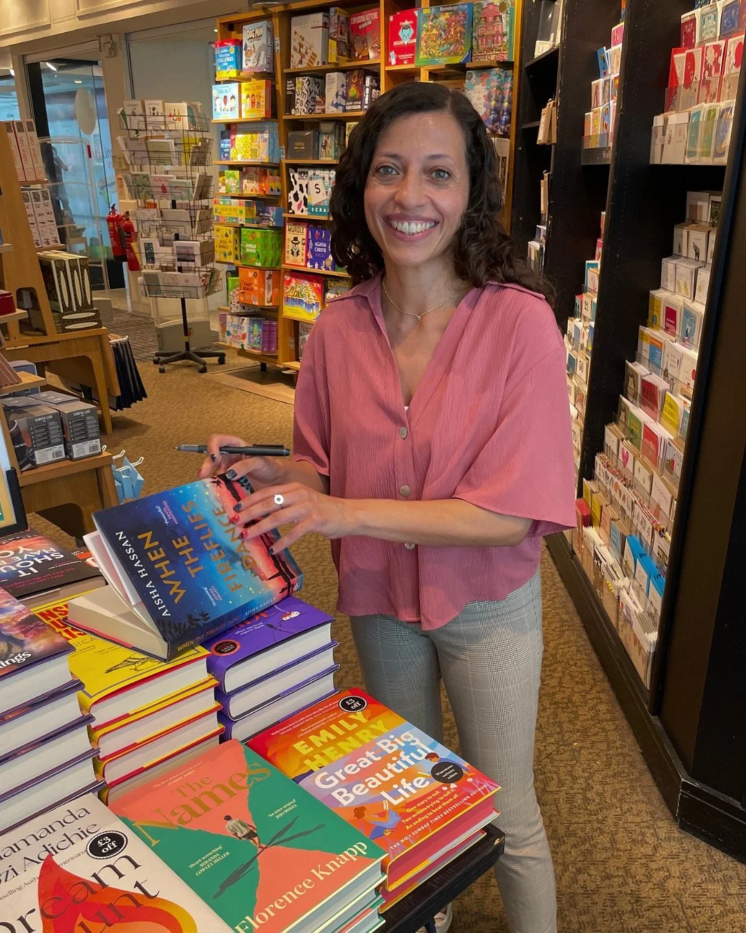 The last few weeks have been a whirlwind of seeing my book in bookshops, book signings and talking to booksellers- the best kind of people! 
 

#authorslife #writers #bookshop