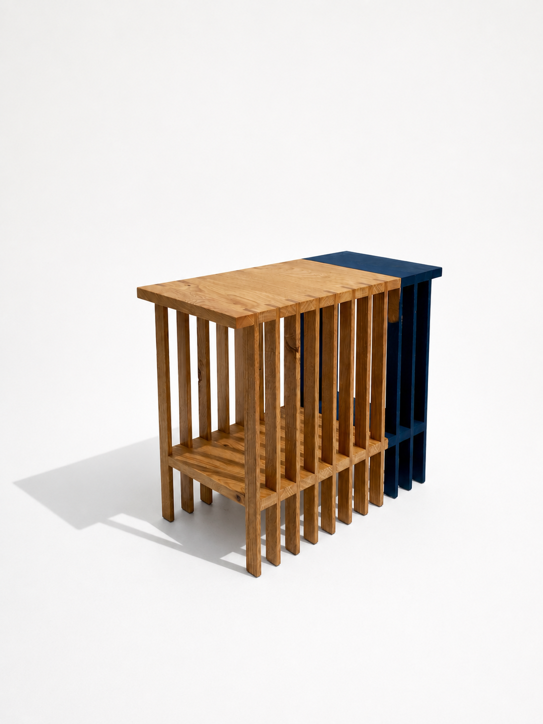 eiken latten krukje blauw lang.png