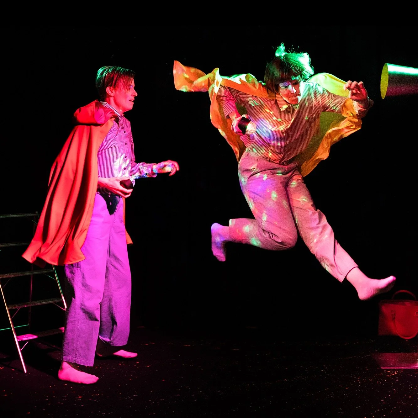 Premi&auml;r f&ouml;r Stj&auml;rnhimlar den 4/3! 🎭⭐

&ndash; om det sv&aring;ra och underbara i att ha och vara ett syskon

&rdquo;Jag har aldrig i hela mitt liv f&aring;tt n&aring;t s&aring; vackert. F&aring;r jag ha den p&aring; varje g&aring;ng j