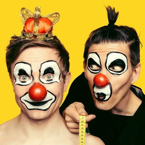 Familjekalas! &ndash; Perhepippalot!🥰
UusiTeatteris bjuder in till familjekalas med Finlands popul&auml;raste clownduo, glitterpyssel &amp; djurdrama! 🎭🎨

P&aring; l&ouml;rdag 16/11 blir det en dramatisk eftermiddag hos oss med f&ouml;rest&auml;ll