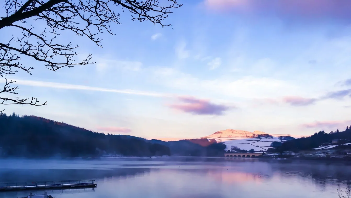 ladybower-reservoir-derwent-valley-peak-district-1372882.jpg.webp