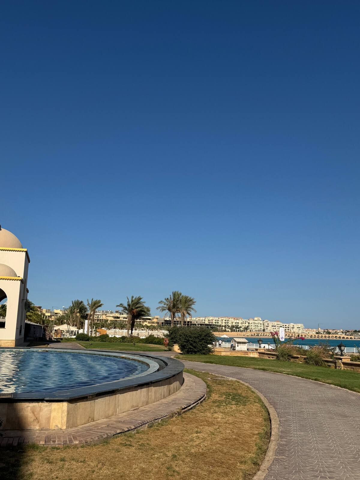 ali-host Azzurra Sahl Hasheesh sight.png