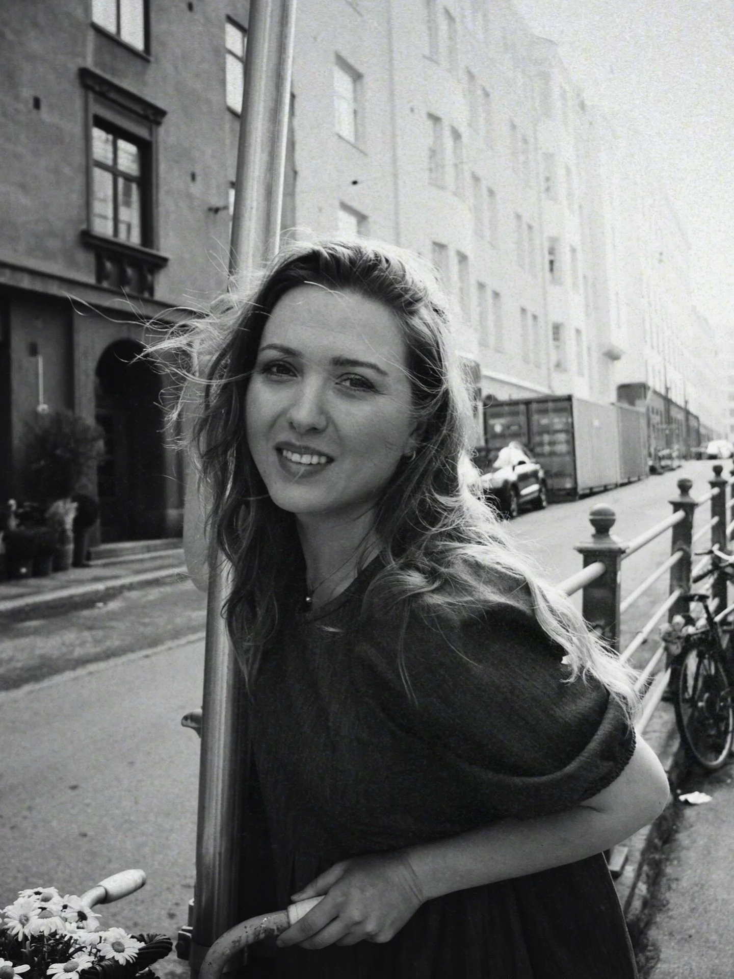 Toukokuu 2025, Helsinki 💋

Tykk&auml;&auml;n kuvata kaupunkimilj&ouml;&ouml;ss&auml;, koska kaupungin tunnelma, v&auml;rit ja rakennukset tuo aina oman s&auml;vyns&auml; kuviin! Rosoista, mutta samalla my&ouml;s pehme&auml;&auml; ja herkk&auml;&auml