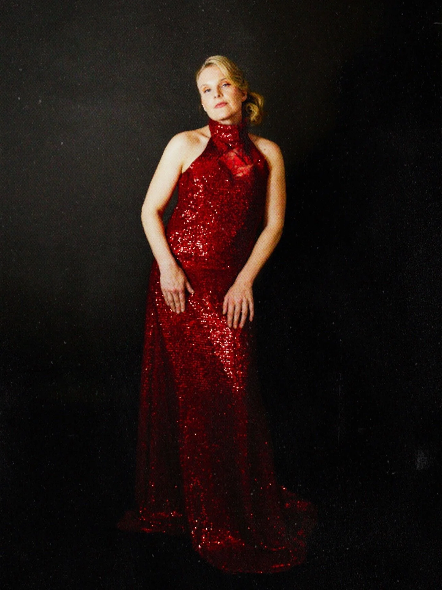 This girl is on fire
This girl is on fire
She&rsquo;s walkin&rsquo; on fire
This girl is on fire

Kauniin mekon suunnittelu ja toteutus: @saarilabel 
Malli: @e.v.e_hoo 

🔑 juhlat naiseus juhlapukeutuminen punainen 

#linnanjuhlat #juhla #iltapuku #g