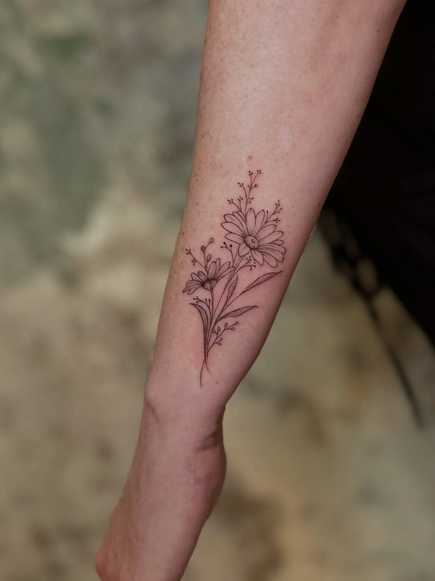 Minimal wildflowers designed with clean fine lines for a timeless, understated look.

Booking December in my new studio!

#westpalmbeach #palmbeachstyle #finelinetattoo #finelinetattooing #floraltattoos #southfloridatattooartist