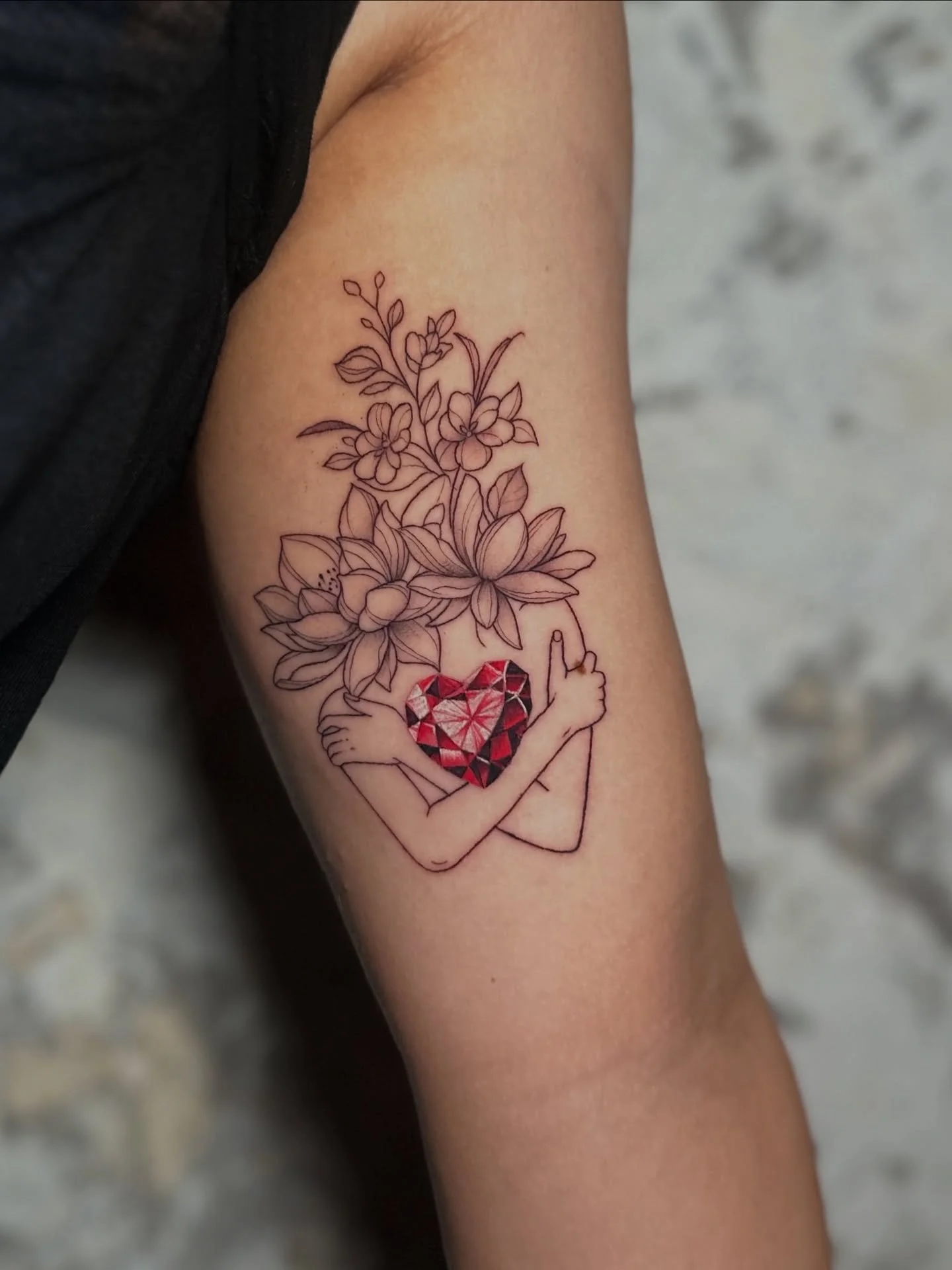 Here&rsquo;s part one of a stunning pair of sister tattoos. Each sister got a fine line outline of a woman with each other&rsquo;s birth flowers and birthstone adorned in the center. Thank you for the trust! Stay tuned for her sister&rsquo;s!

#gemst