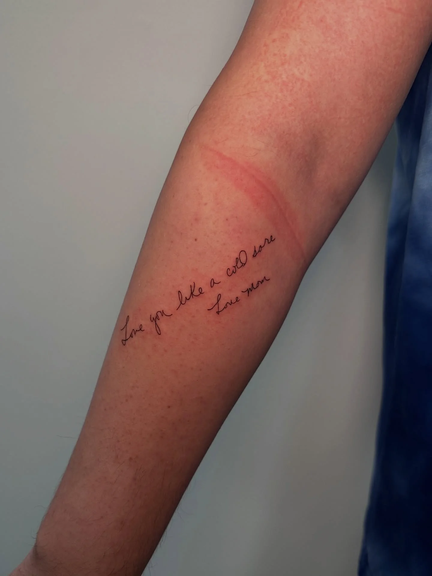 Sometimes the simplest tattoos are the most meaningful. Thank you for trusting me with your Mom&rsquo;s handwriting. 🙏💜

#finelinetattooing #westpalm #palmbeachstyle #southfloridatattoo #floridatattooartist