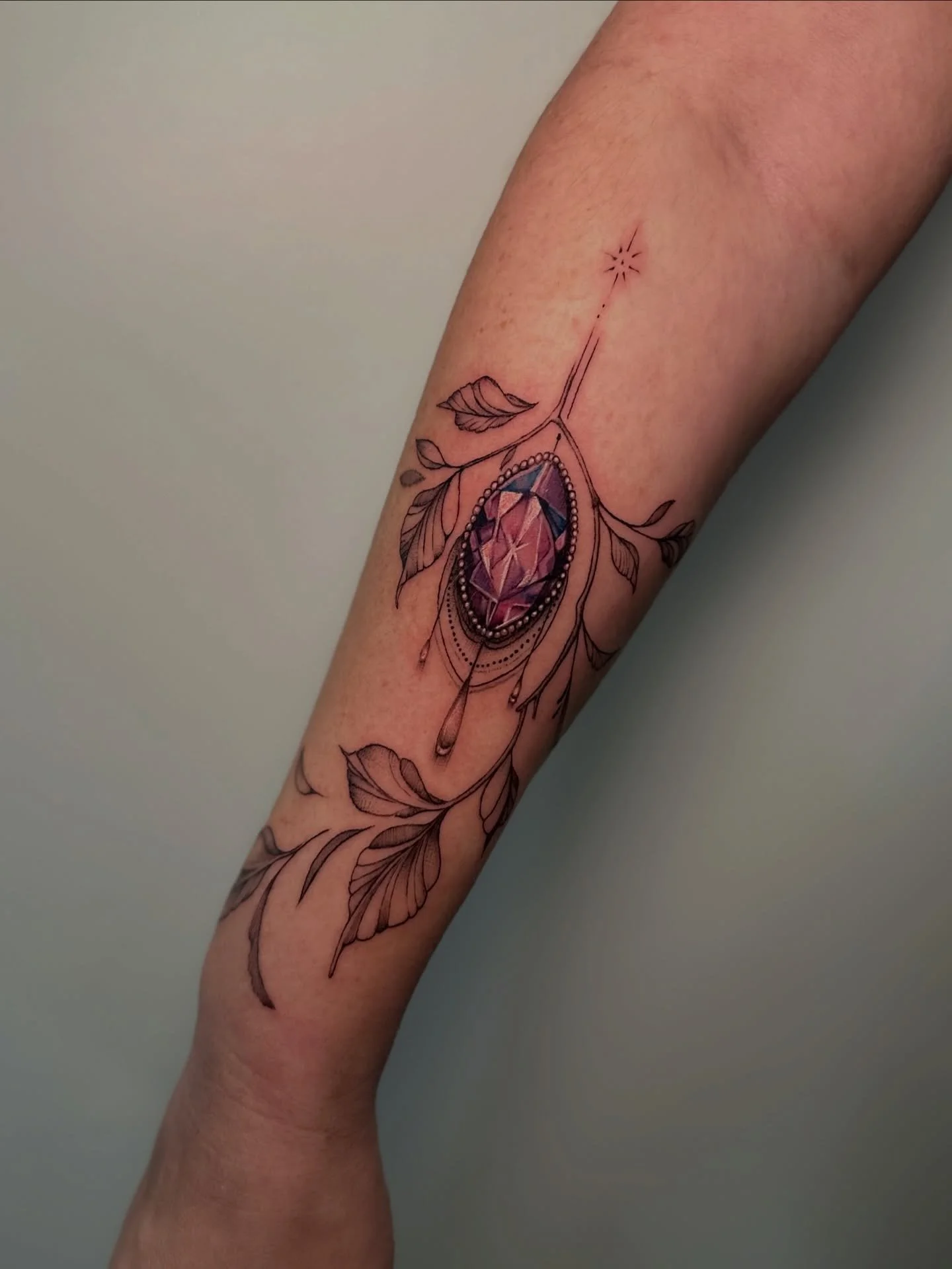 Gemstones are my newest obsession. They can represent children as birthstones, they can harness energies or they can just be a little bit of bling and glamour. Go to link in bio to schedule a consultation for gemstone tattoo today. 

#finelinetattoos