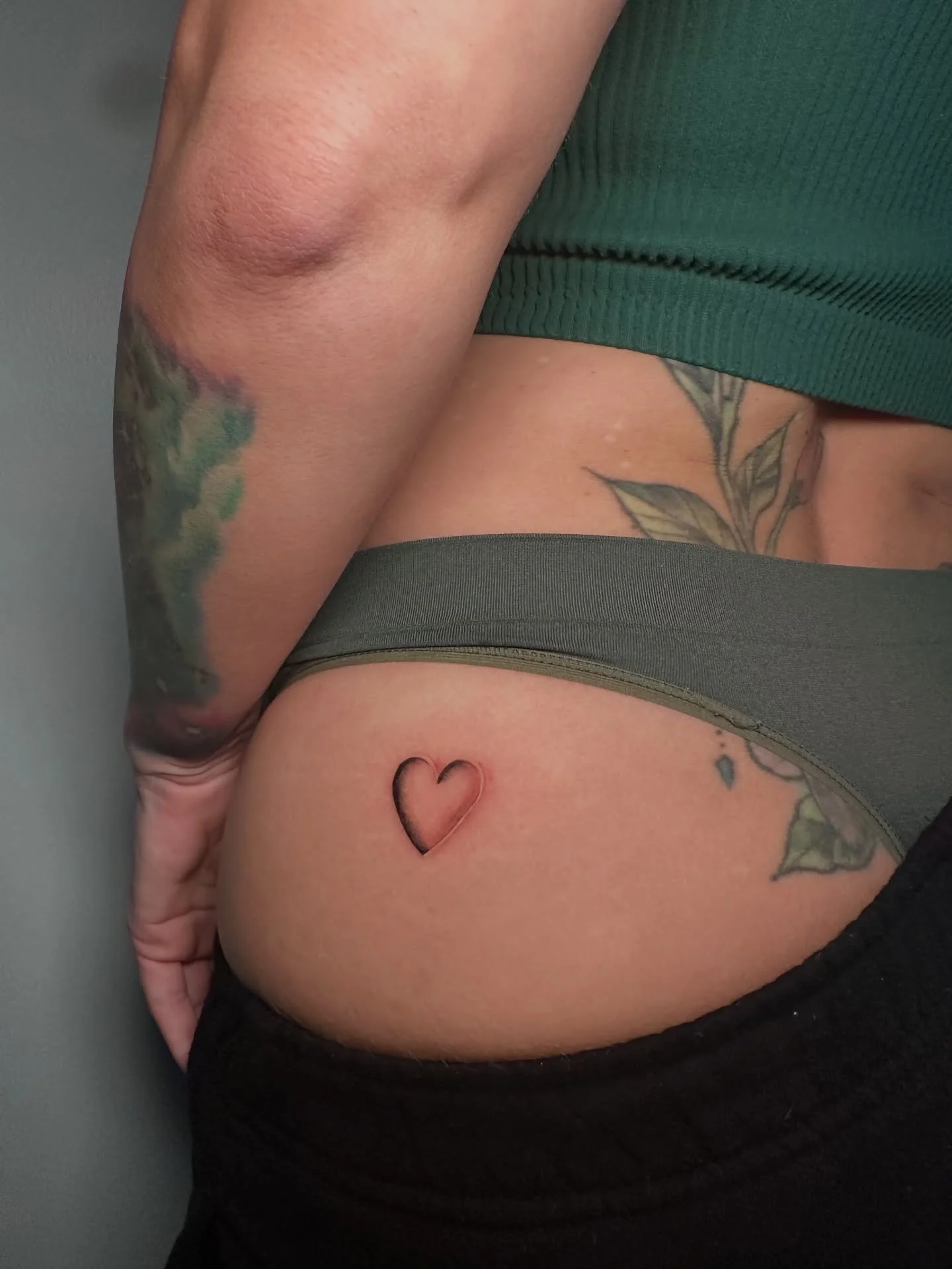 🫣😍😉

#finelinetattoo #westpalm #palmbeachstyle #southfloridatattoo