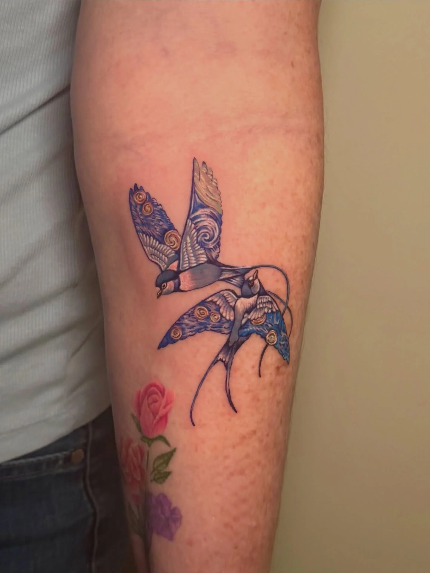 ✨SPARROWS x STARRY NIGHT ✨

What happens when you fill in a tattoo with the colors and patterns of an iconic painting? The coolest thing, ever. 

Such a fun time doing this tattoo. Thank you for trusting me with your skin. 🫶

#finelinetattoos #micro