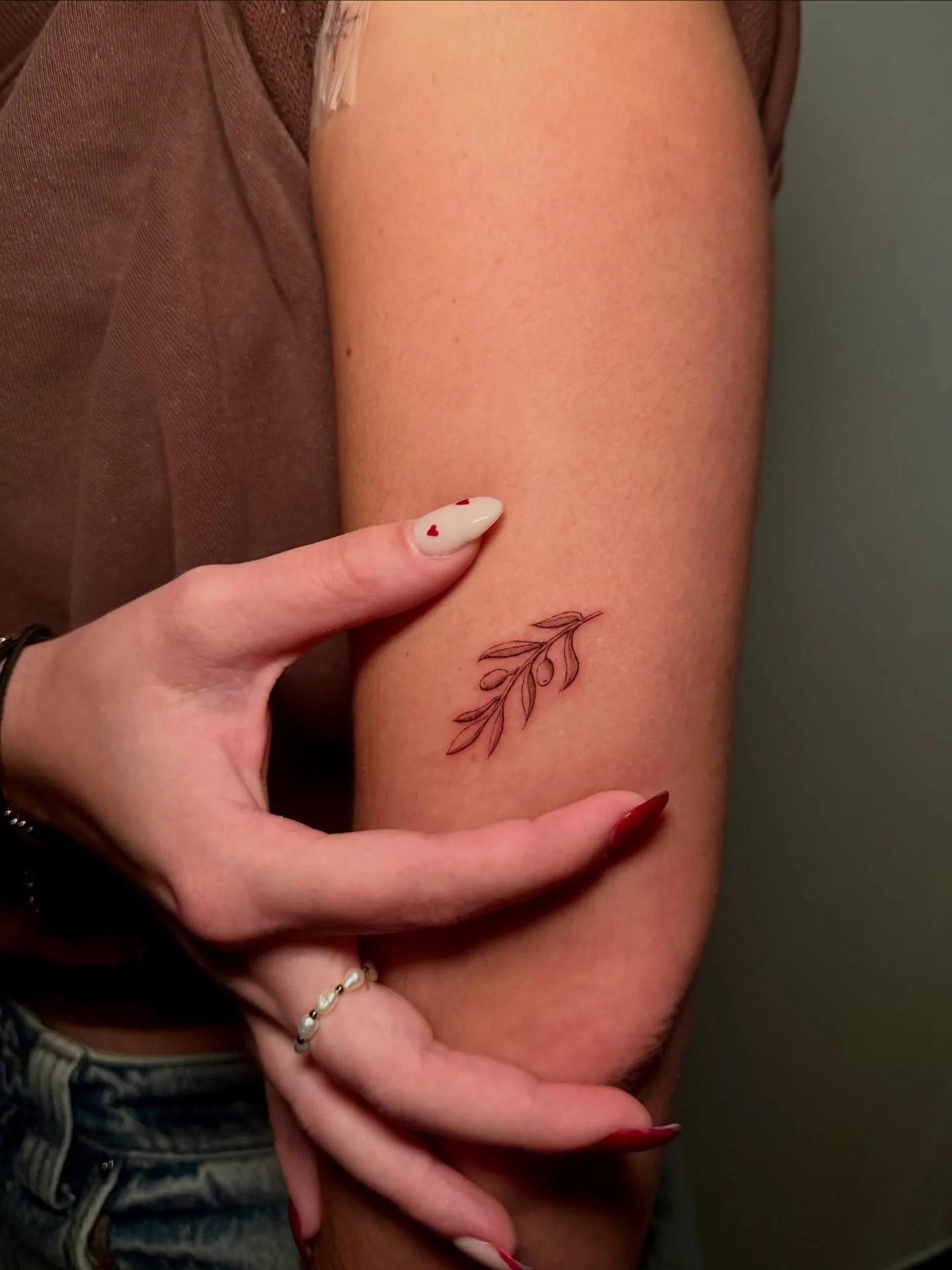 ✨ Simple ✨ Delicate ✨ Elegant ✨

Matching micro tattoos for a pair of besties. I love when people come with friends or family and get tattoos as a group. It really speaks to the bonds between them and I&rsquo;m so grateful to be a part of it. 

#fine