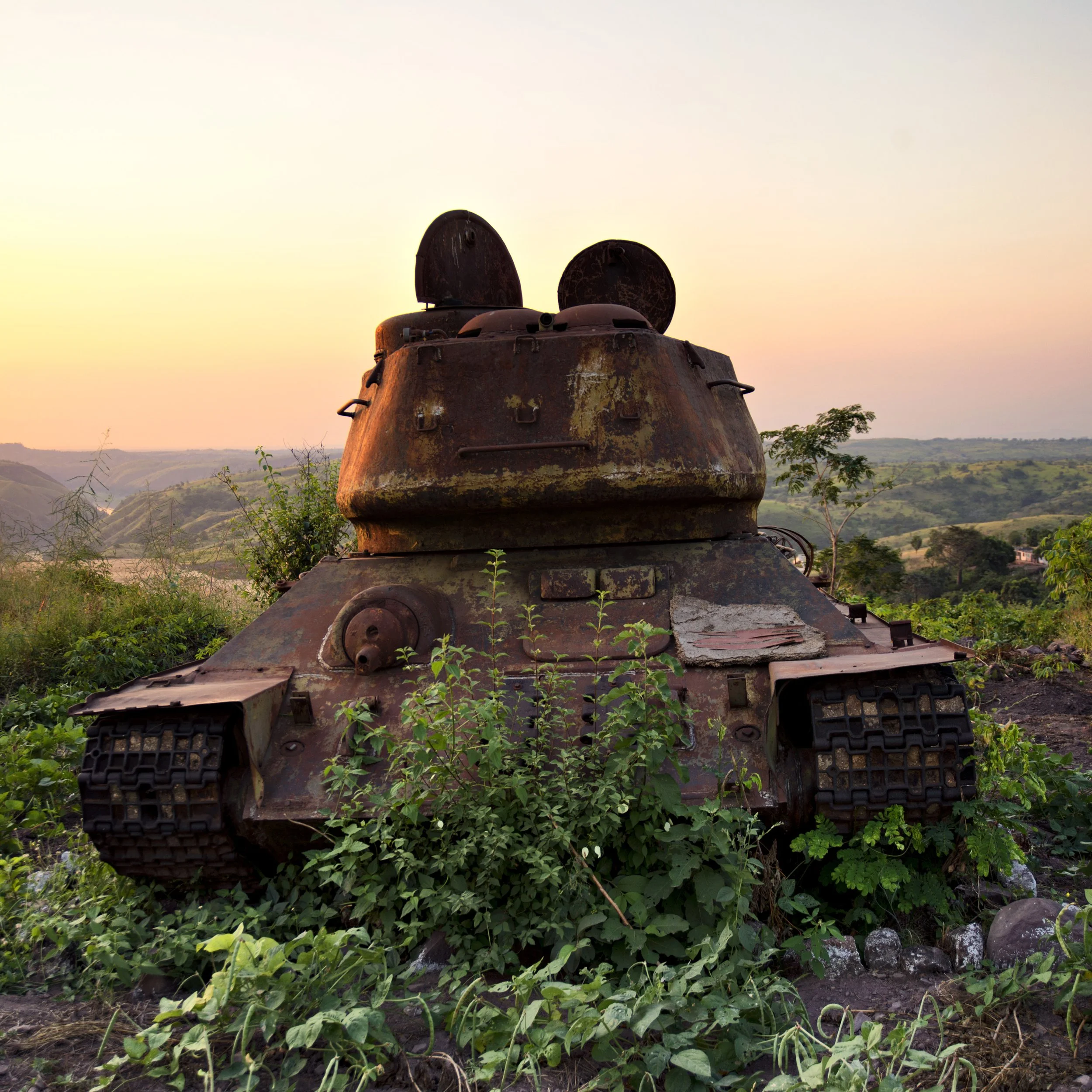 Série Karimu, 2016, pigmento mineral sobre papel de algodão Hahnemühle Museum Etching, 40 x 40 cm