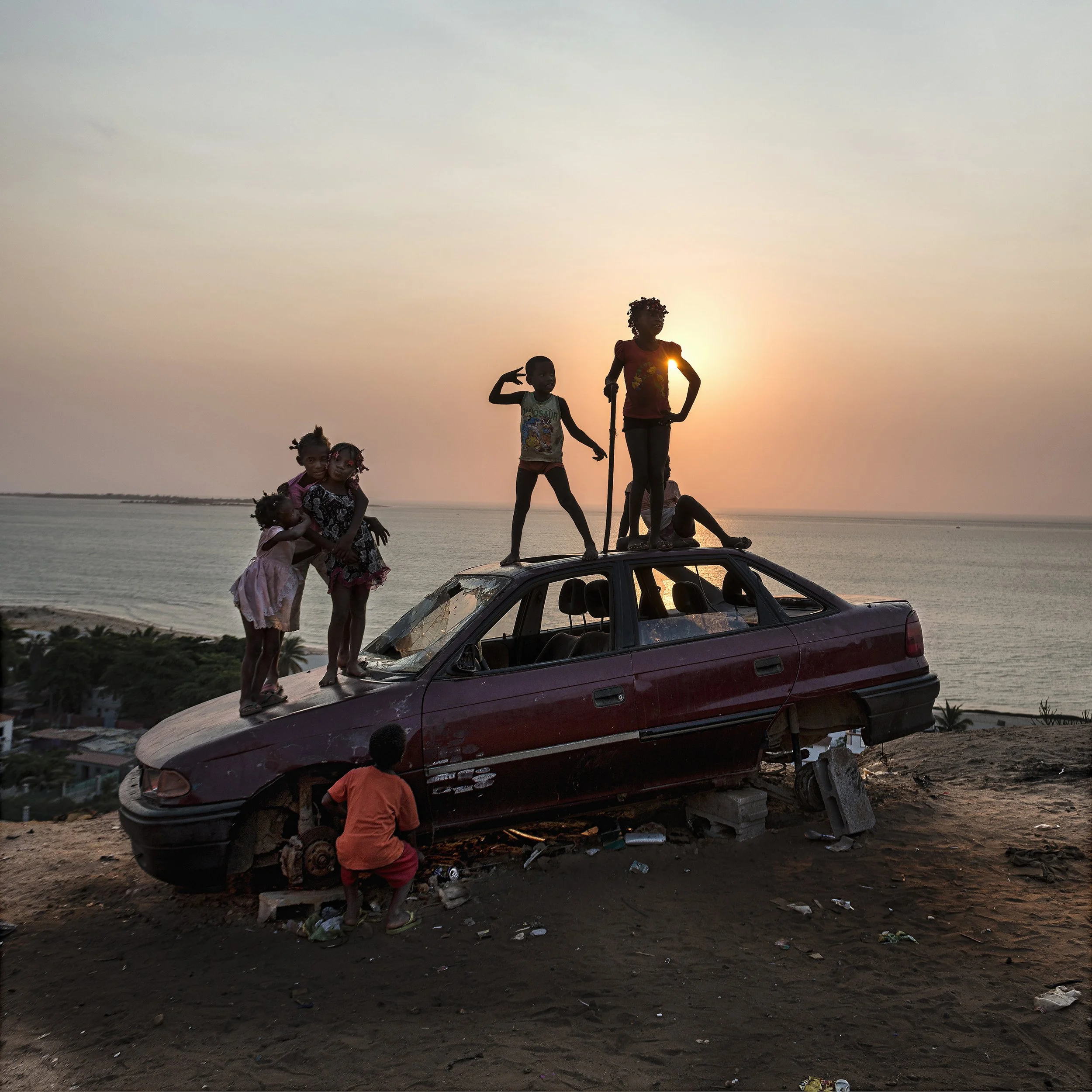 Série Karimu, 2016, pigmento mineral sobre papel de algodão Hahnemühle Museum Etching, 110 x 110 cm