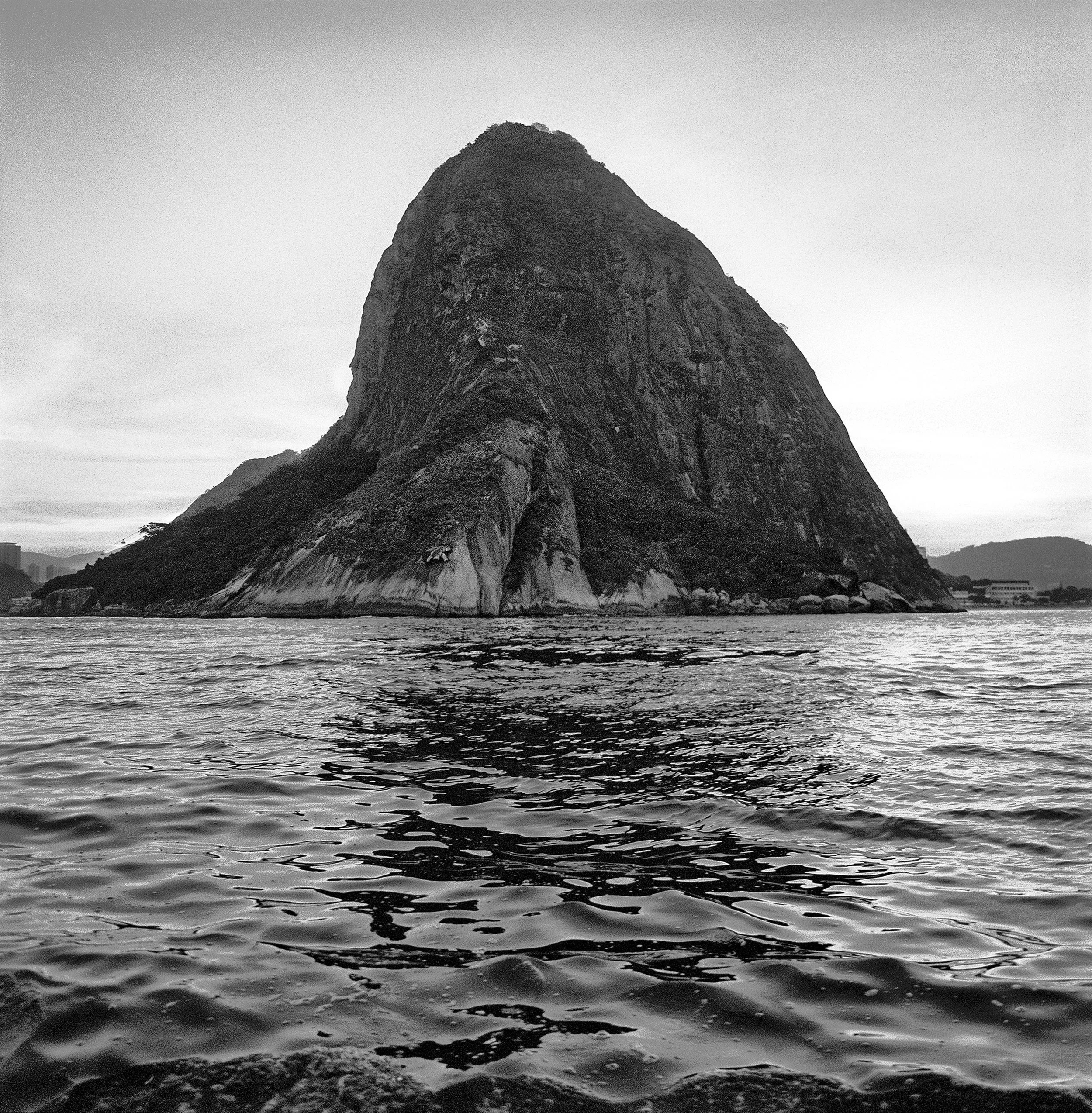 Pão de Açúcar (Série Clichê Rio), 2011-2012, pigmento mineral sobre papel de algodão Hahnemühle Museum Etching, 110 x 110 cm